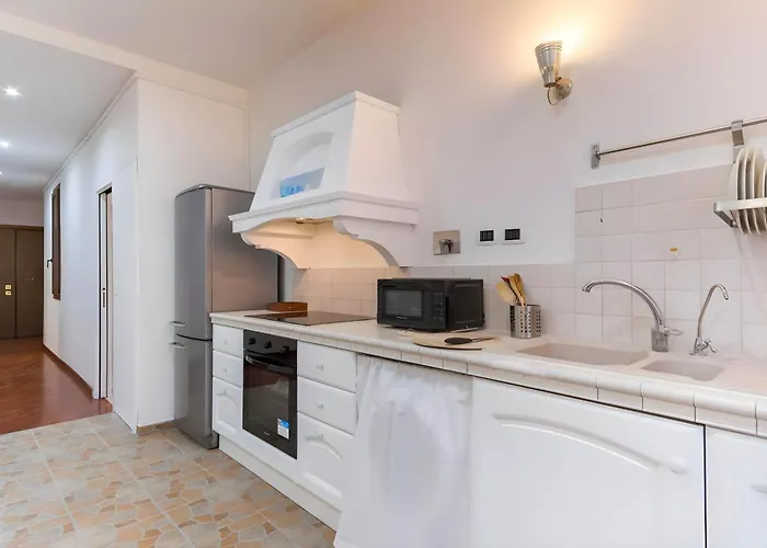 Elegantis San Giovanni - Chic With Bathtub Near Historic Center, Metro & Tram Nearby Apartamento Roma