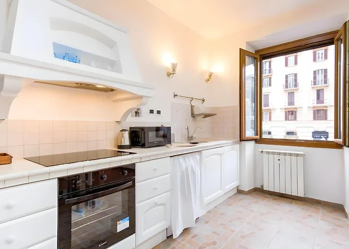 Elegantis San Giovanni - Chic With Bathtub Near Historic Center, Metro & Tram Nearby Apartamento *